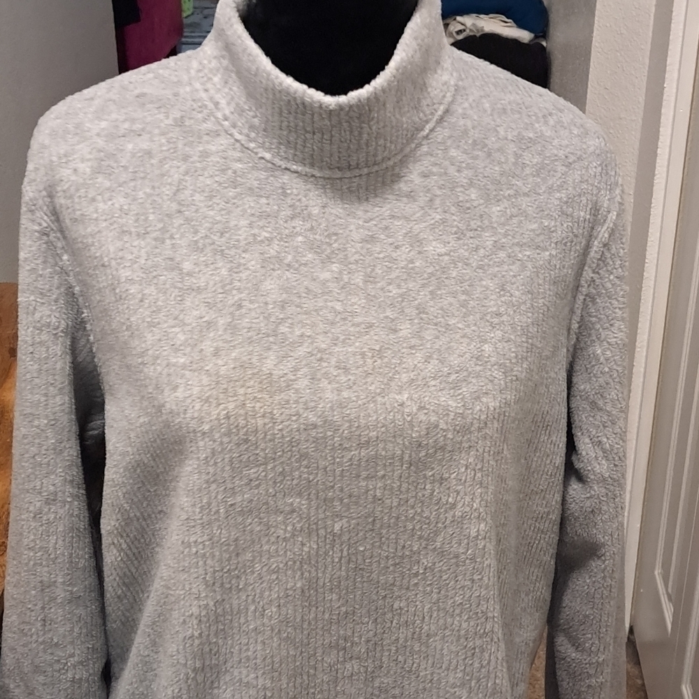 Catalina Women's Heather Gray Pullover Sweater    Size M